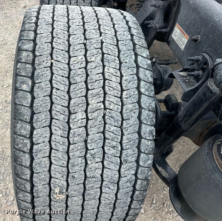 image for item EJ8480 2021 Freightliner Cascadia 126 semi truck