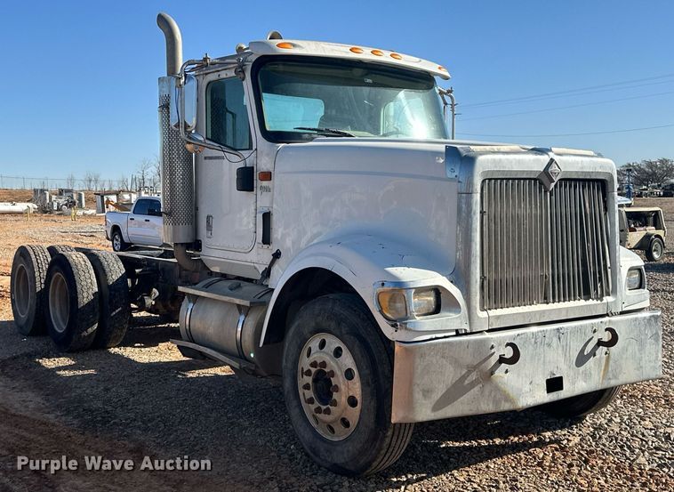 image for item EK0460 2005 International 9900i truck cab and chassis