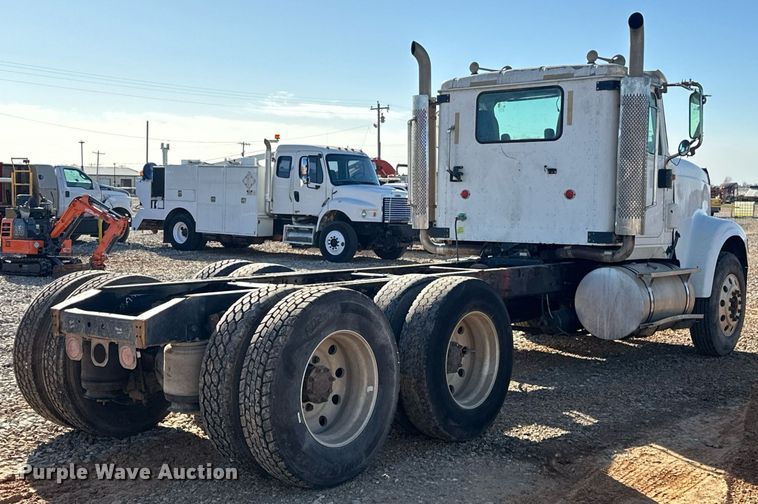 image for item EK0460 2005 International 9900i truck cab and chassis