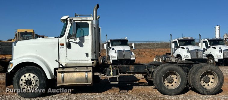 image for item EK0460 2005 International 9900i truck cab and chassis