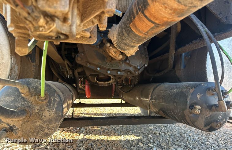 image for item EK0460 2005 International 9900i truck cab and chassis