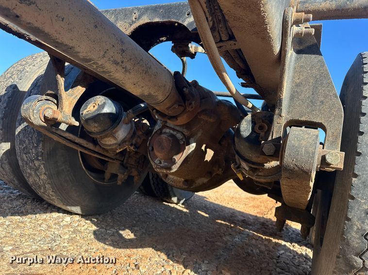 image for item EK0460 2005 International 9900i truck cab and chassis