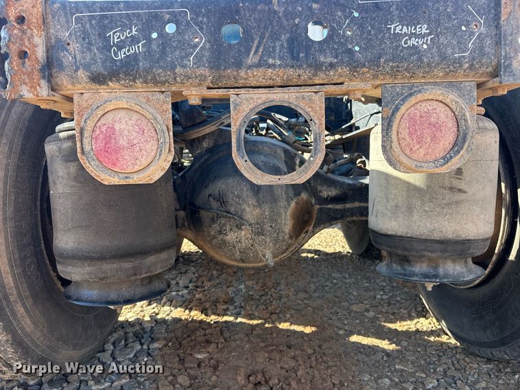 image for item EK0460 2005 International 9900i truck cab and chassis