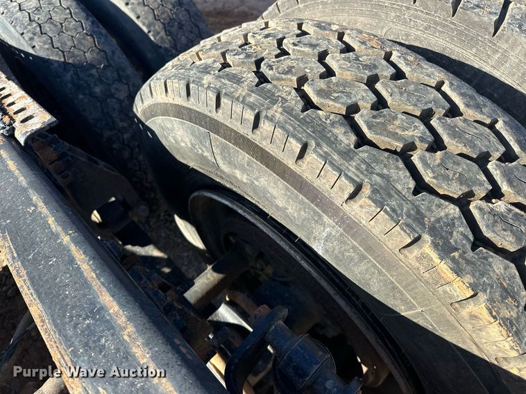 image for item EK0460 2005 International 9900i truck cab and chassis