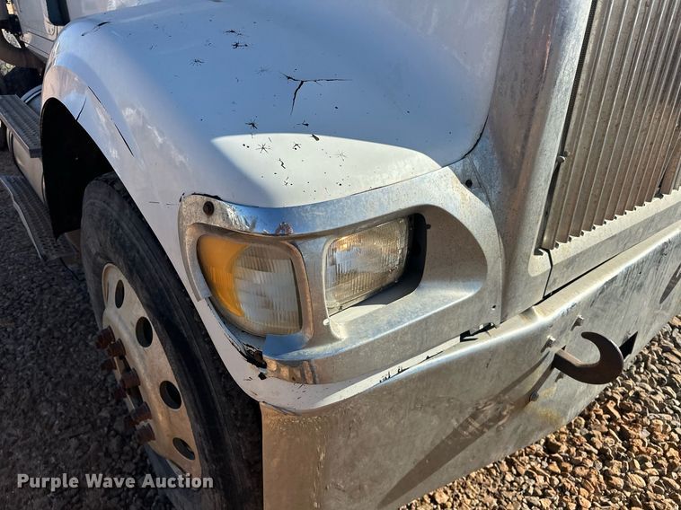 image for item EK0460 2005 International 9900i truck cab and chassis