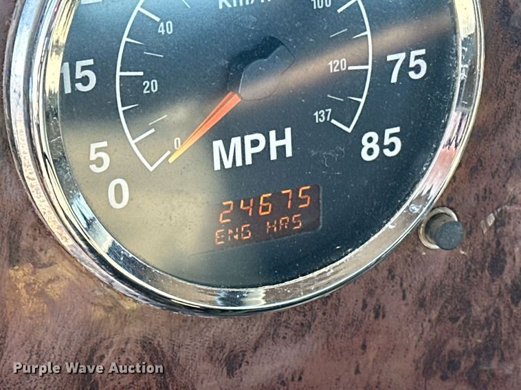 image for item EK0460 2005 International 9900i truck cab and chassis