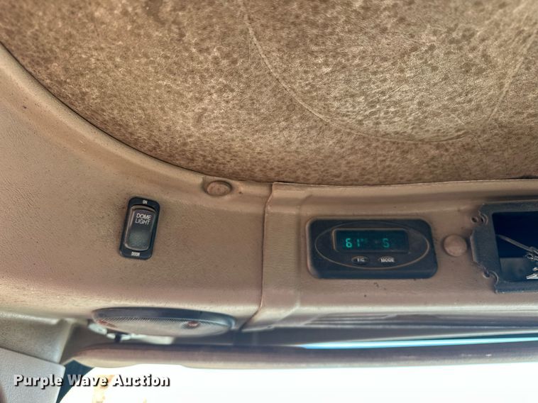 image for item EK0460 2005 International 9900i truck cab and chassis