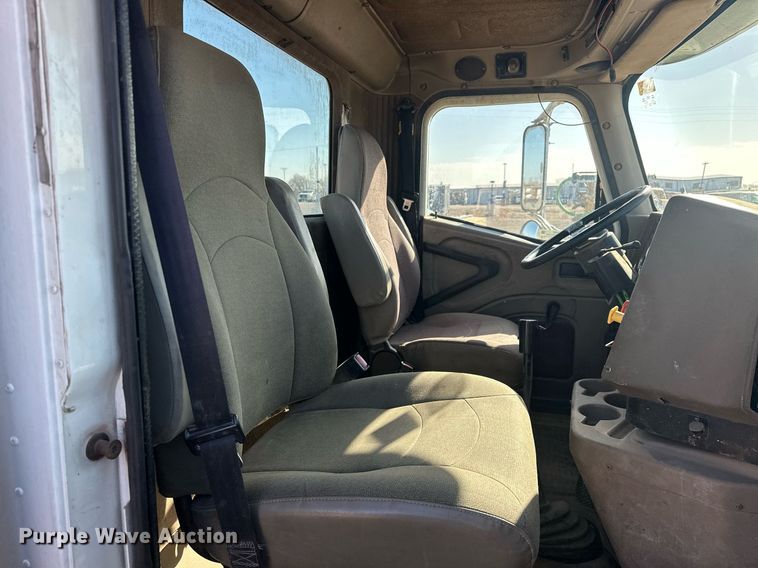 image for item EK0460 2005 International 9900i truck cab and chassis