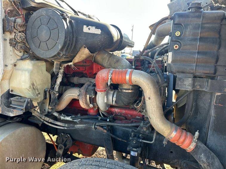 image for item EK0460 2005 International 9900i truck cab and chassis