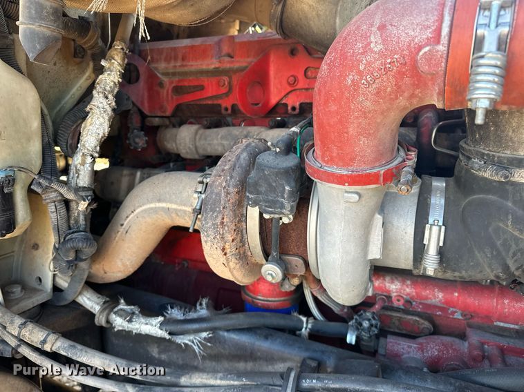 image for item EK0460 2005 International 9900i truck cab and chassis