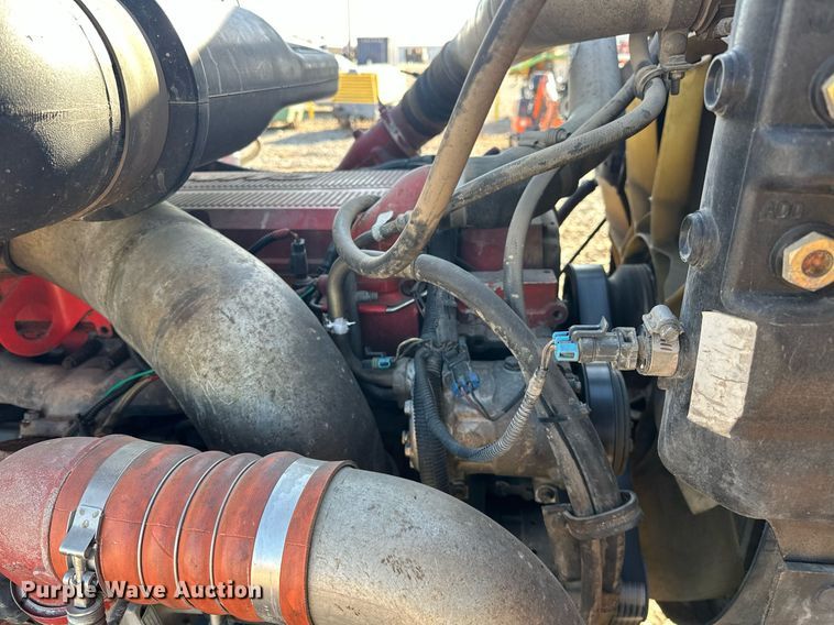 image for item EK0460 2005 International 9900i truck cab and chassis