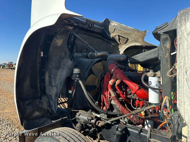 image for item EK0460 2005 International 9900i truck cab and chassis