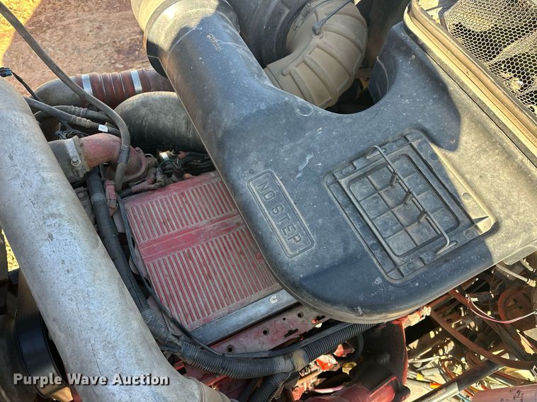 image for item EK0460 2005 International 9900i truck cab and chassis