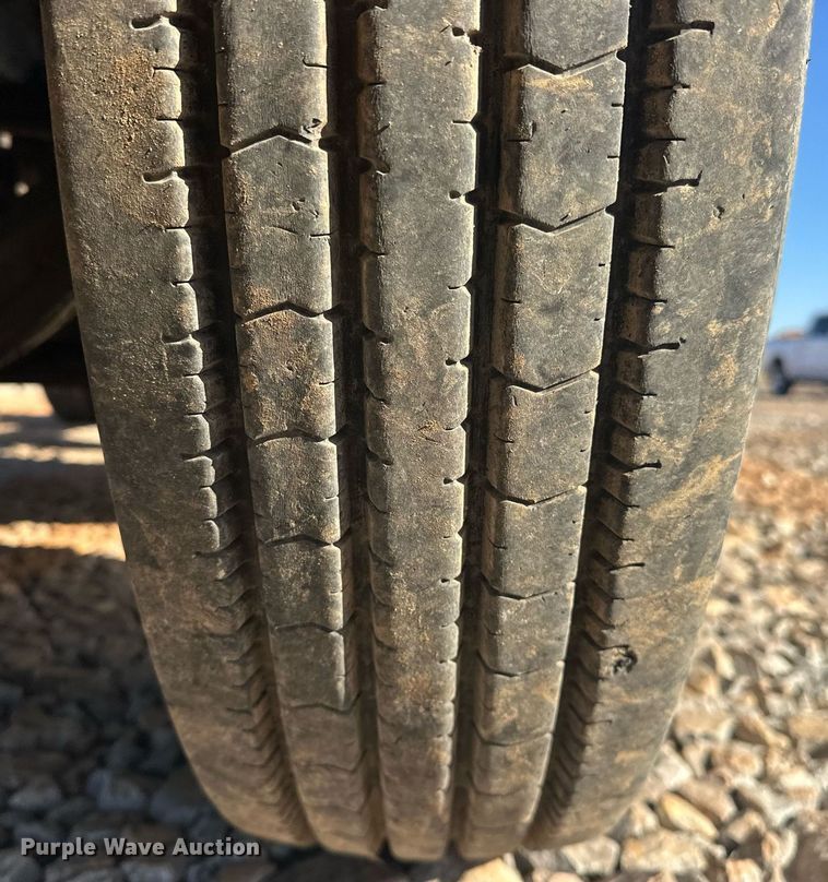 image for item EK0460 2005 International 9900i truck cab and chassis