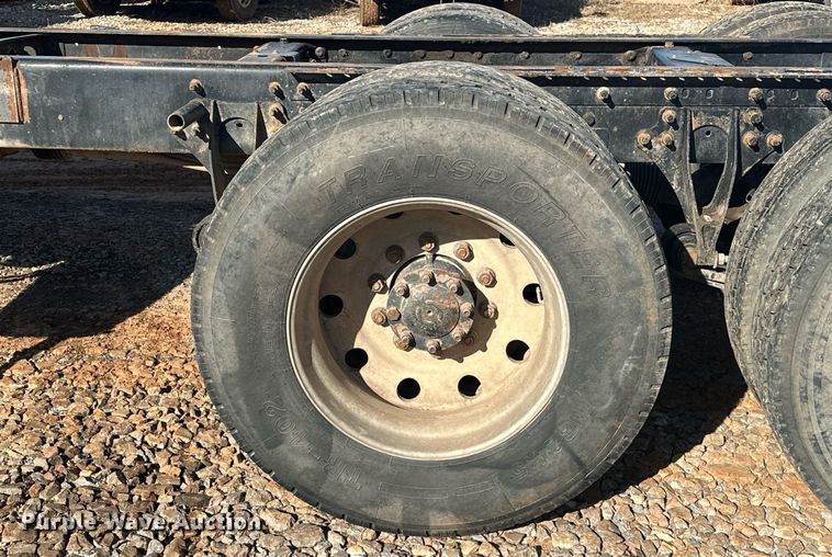 image for item EK0460 2005 International 9900i truck cab and chassis