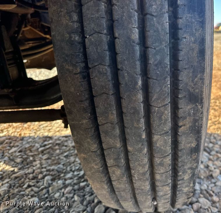 image for item EK0460 2005 International 9900i truck cab and chassis