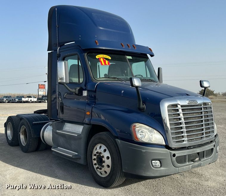 image for item EK0519 2017 Freightliner Cascadia semi truck