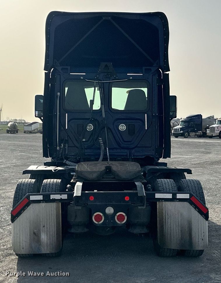 image for item EK0519 2017 Freightliner Cascadia semi truck