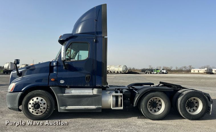 image for item EK0519 2017 Freightliner Cascadia semi truck