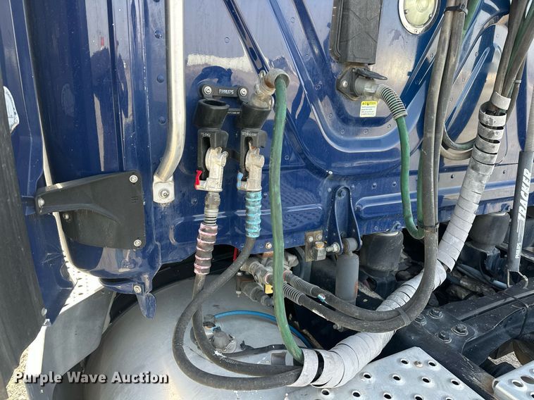 image for item EK0519 2017 Freightliner Cascadia semi truck