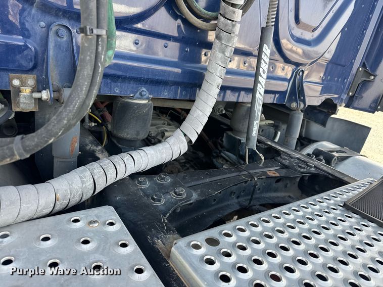 image for item EK0519 2017 Freightliner Cascadia semi truck