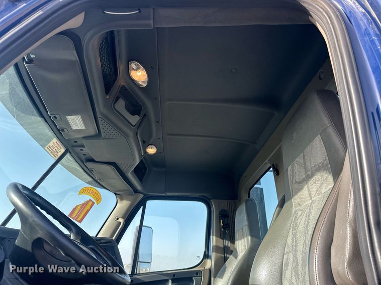 image for item EK0519 2017 Freightliner Cascadia semi truck