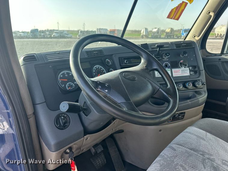 image for item EK0519 2017 Freightliner Cascadia semi truck