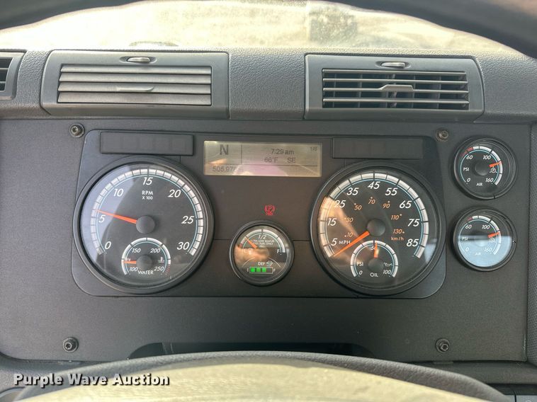 image for item EK0519 2017 Freightliner Cascadia semi truck