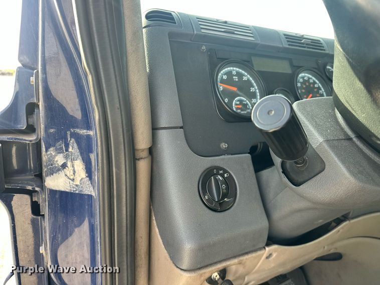 image for item EK0519 2017 Freightliner Cascadia semi truck