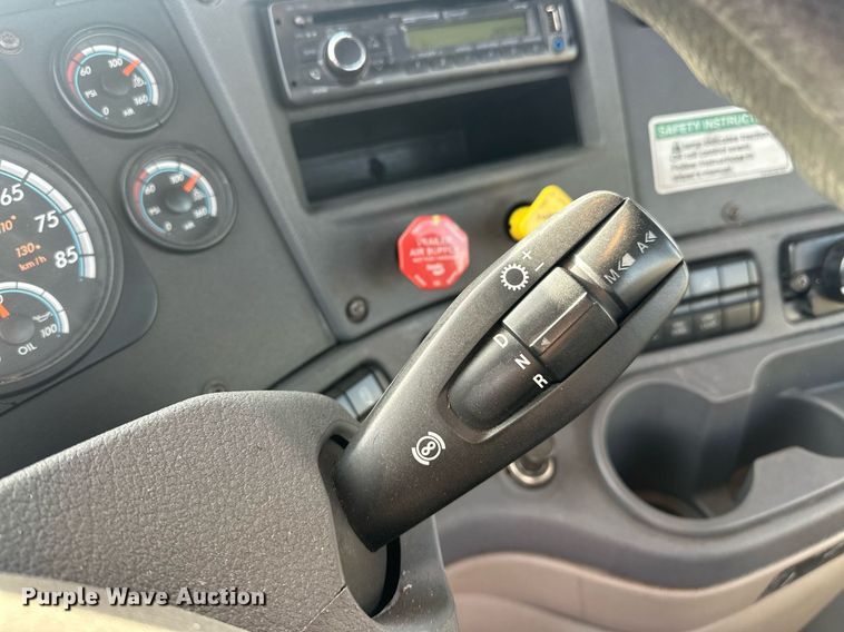 image for item EK0519 2017 Freightliner Cascadia semi truck