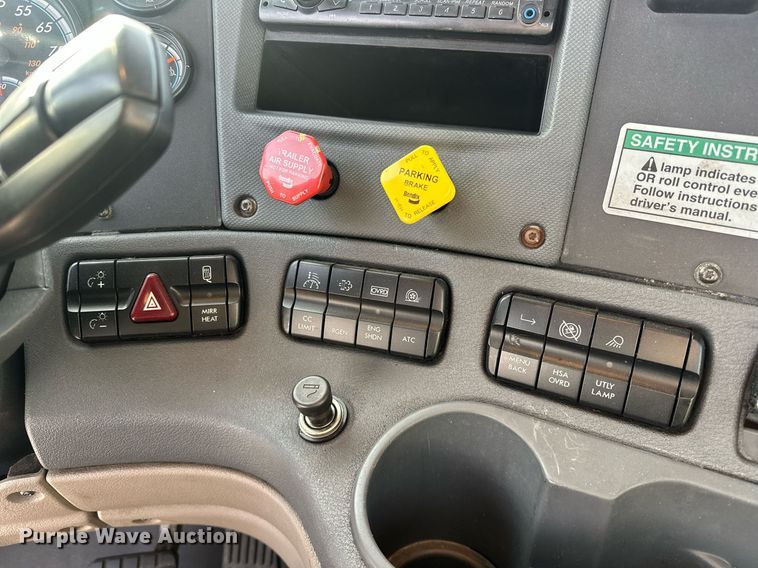 image for item EK0519 2017 Freightliner Cascadia semi truck