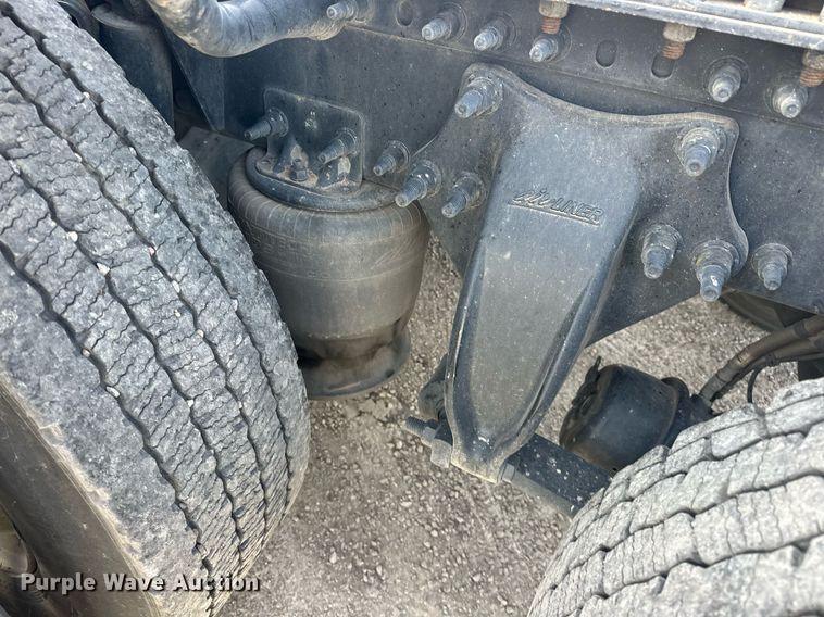 image for item EK0519 2017 Freightliner Cascadia semi truck