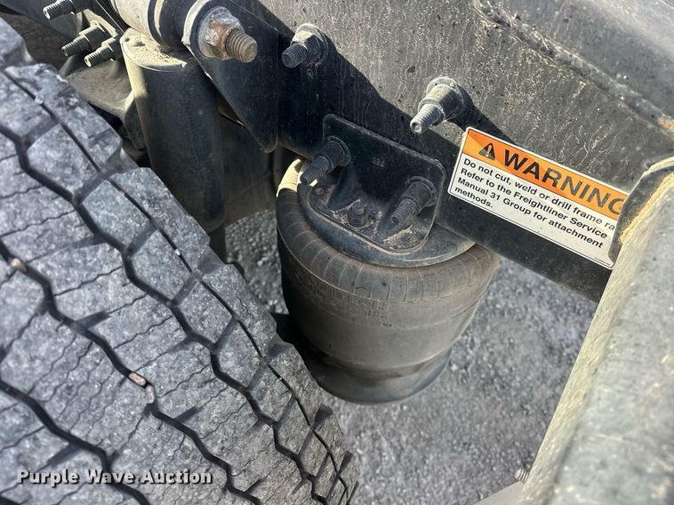 image for item EK0519 2017 Freightliner Cascadia semi truck