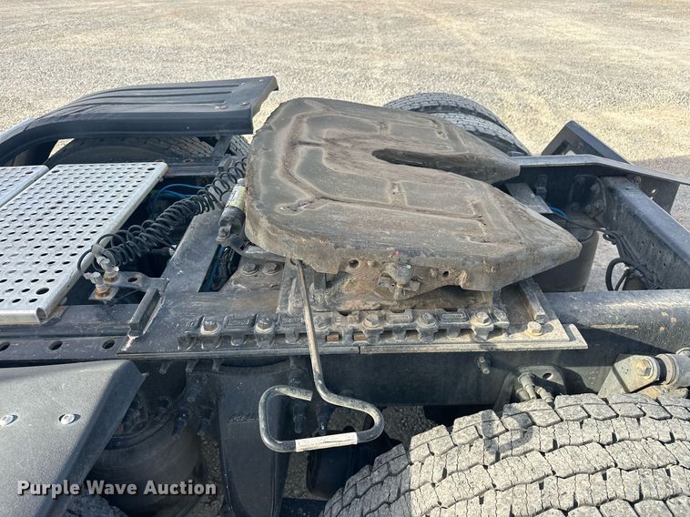 image for item EK0519 2017 Freightliner Cascadia semi truck