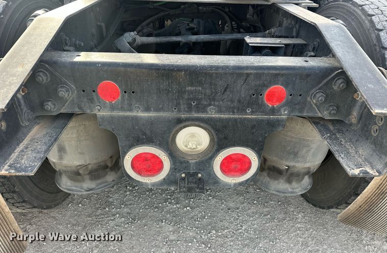 image for item EK0519 2017 Freightliner Cascadia semi truck