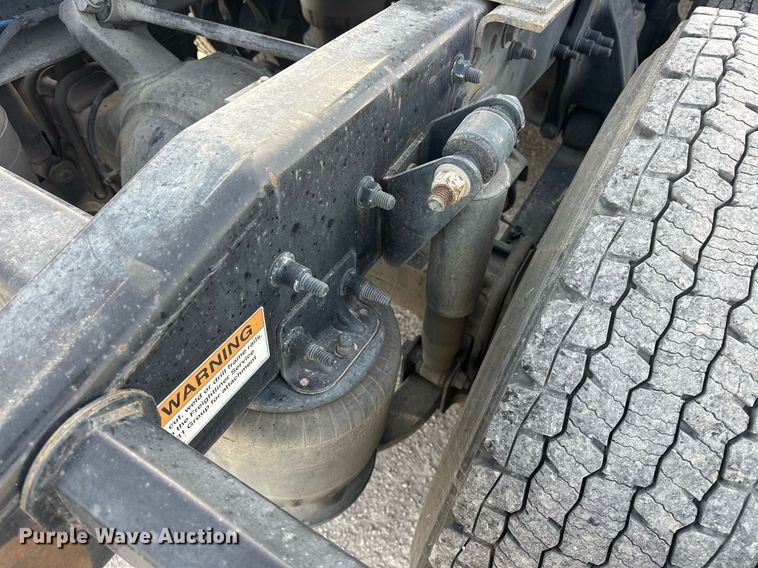 image for item EK0519 2017 Freightliner Cascadia semi truck