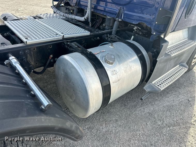 image for item EK0519 2017 Freightliner Cascadia semi truck