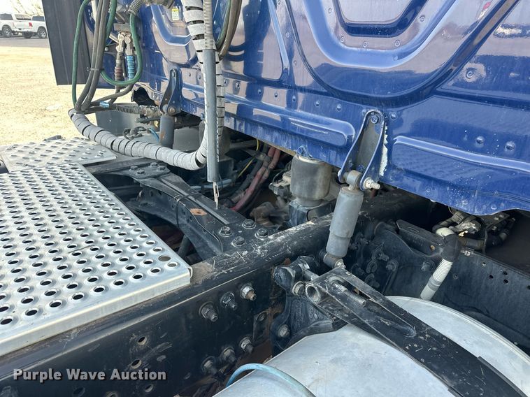 image for item EK0519 2017 Freightliner Cascadia semi truck