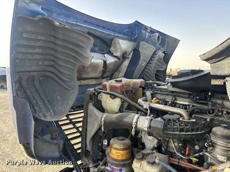 image for item EK0519 2017 Freightliner Cascadia semi truck