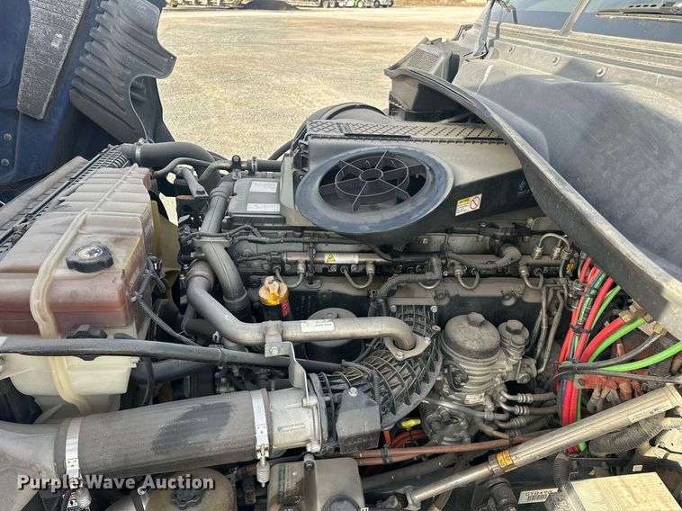 image for item EK0519 2017 Freightliner Cascadia semi truck