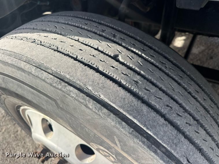 image for item EK0519 2017 Freightliner Cascadia semi truck