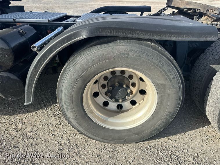 image for item EK0519 2017 Freightliner Cascadia semi truck