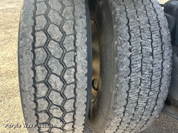 image for item EK0519 2017 Freightliner Cascadia semi truck