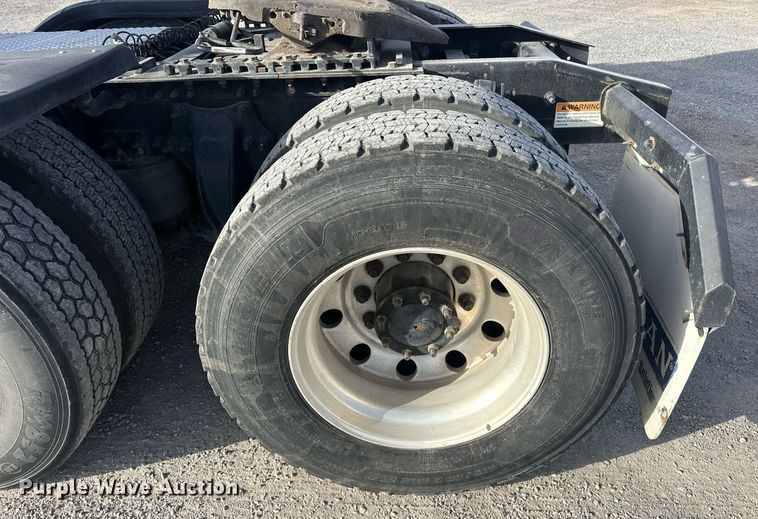 image for item EK0519 2017 Freightliner Cascadia semi truck