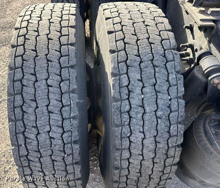 image for item EK0519 2017 Freightliner Cascadia semi truck