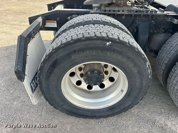 image for item EK0519 2017 Freightliner Cascadia semi truck