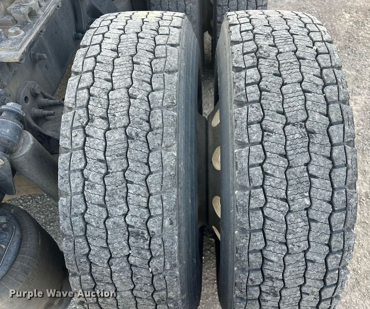 image for item EK0519 2017 Freightliner Cascadia semi truck