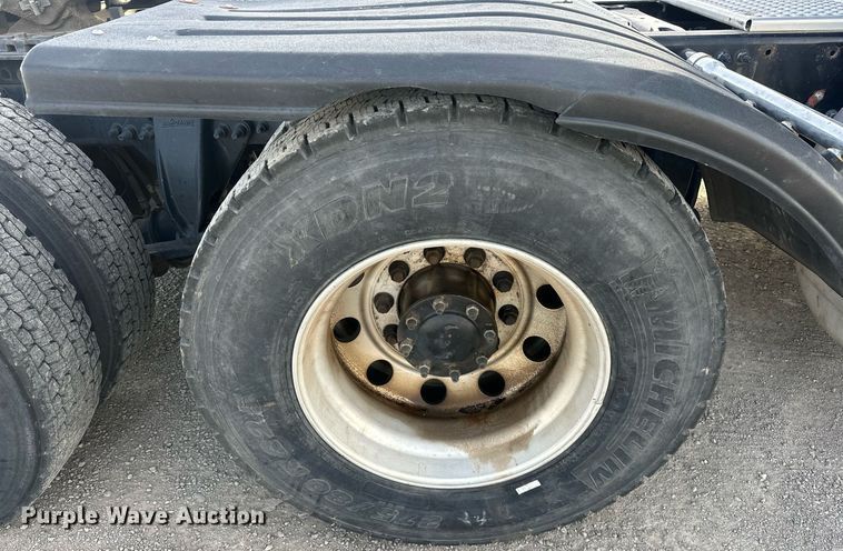 image for item EK0519 2017 Freightliner Cascadia semi truck