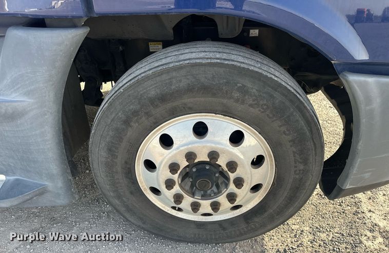 image for item EK0519 2017 Freightliner Cascadia semi truck