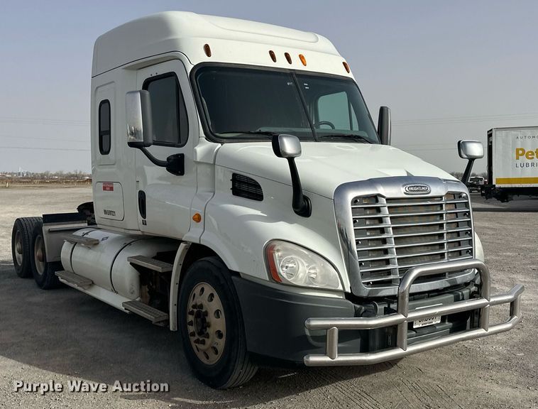 image for item EK0520 2014 Freightliner Cascadia semi truck